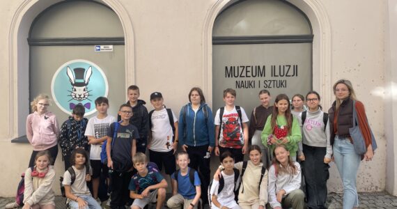Wycieczka klasy 5b do Muzeum Iluzji i Sztuki w Poznaniu